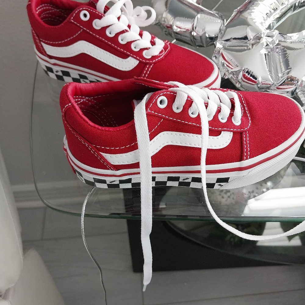 Youth Young Toddler Boys/Girls  Checkered Red Vans Sz 11 Y NWT NICE!